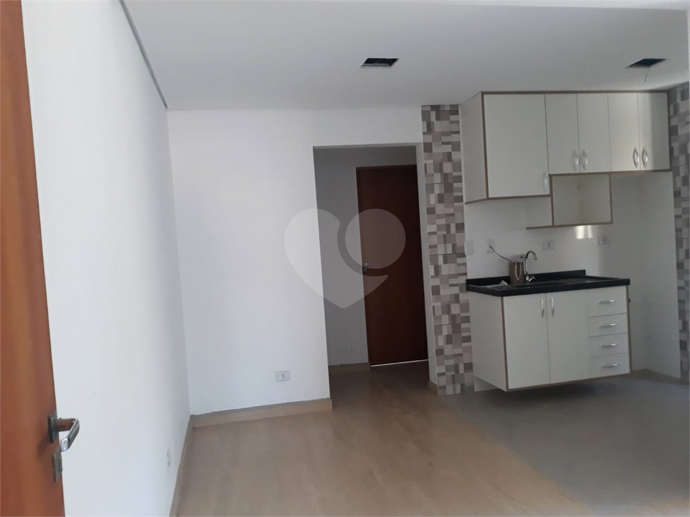 Apartamento à venda ou para alugar com 2 quartos, sendo 1 suíte, em Jardim Flórida, São Roque, SP