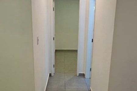 Apartamento de 01 Dormitório na Vila Caiçara — 200 m do Mar
