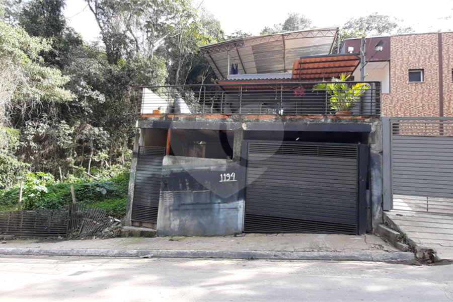 Sobrado à venda com 3 quartos, sendo 1 suíte, em Serra da Cantareira, Mairiporã, SP