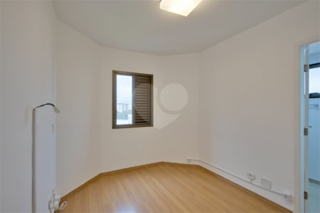 Apartamento à venda com 3 quartos, sendo 1 suíte, em Alto da Boa Vista, São Paulo, SP