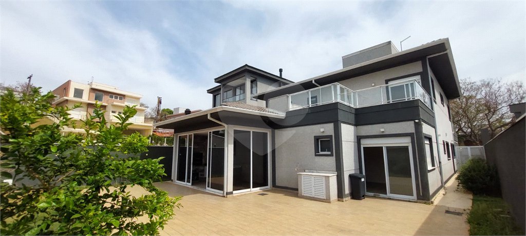 Casa à venda com 3 suítes no condomínio Figueira Garden, Atibaia - SP
