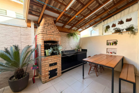 Casa à venda com 3 quartos, sendo 1 suíte, no condomínio Village Sarriá, Sorocaba - SP