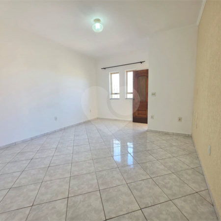 Casa à venda com 3 quartos, sendo 2 suítes, em Jardim Santo Antônio, Valinhos, SP