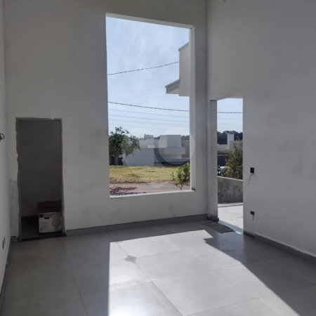 Casa à venda com 3 quartos, sendo 1 suíte, no condomínio Village Moutonnée, Salto - SP