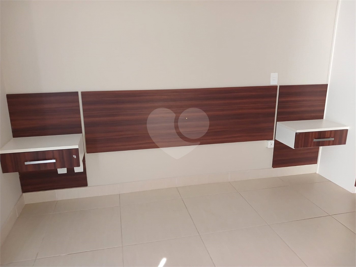 Casa à venda com 3 quartos, sendo 1 suíte, no condomínio Residencial Belle Ville Itaycy, Indaiatuba - SP