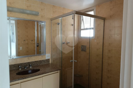 Apartamento à venda com 3 quartos, sendo 1 suíte, em Moema, São Paulo, SP