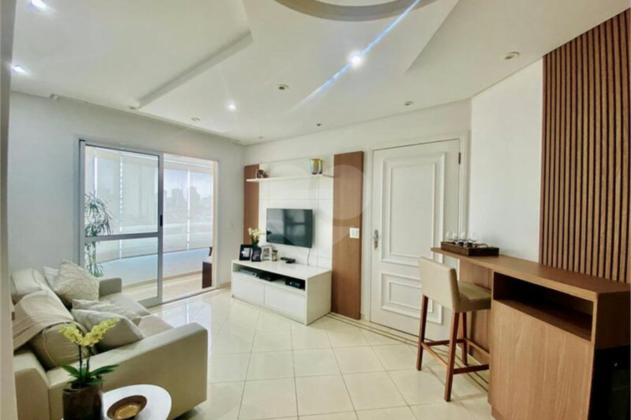 Apartamento de 03 dormitórios sendo 1 suíte e 02 vagas de garagem.