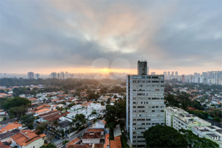 Apartamento à venda com 4 quartos, sendo 1 suíte, em Chácara Santo Antônio, São Paulo, SP