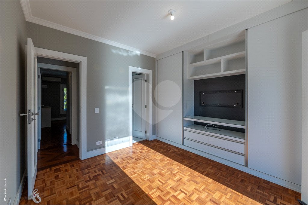 Casa à venda com 4 suítes no condomínio Saint Germain, São Paulo - SP