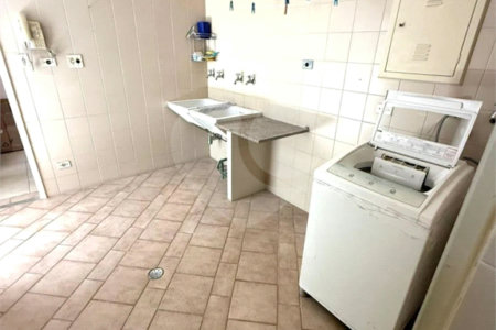 Sobrado à venda com 5 quartos, sendo 3 suítes,  em Jardim Leonor, São Paulo, SP