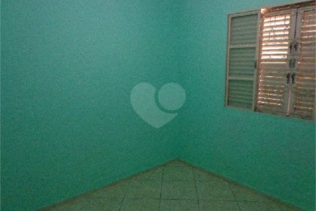 Casa Térrea com 2 dormitórios.
