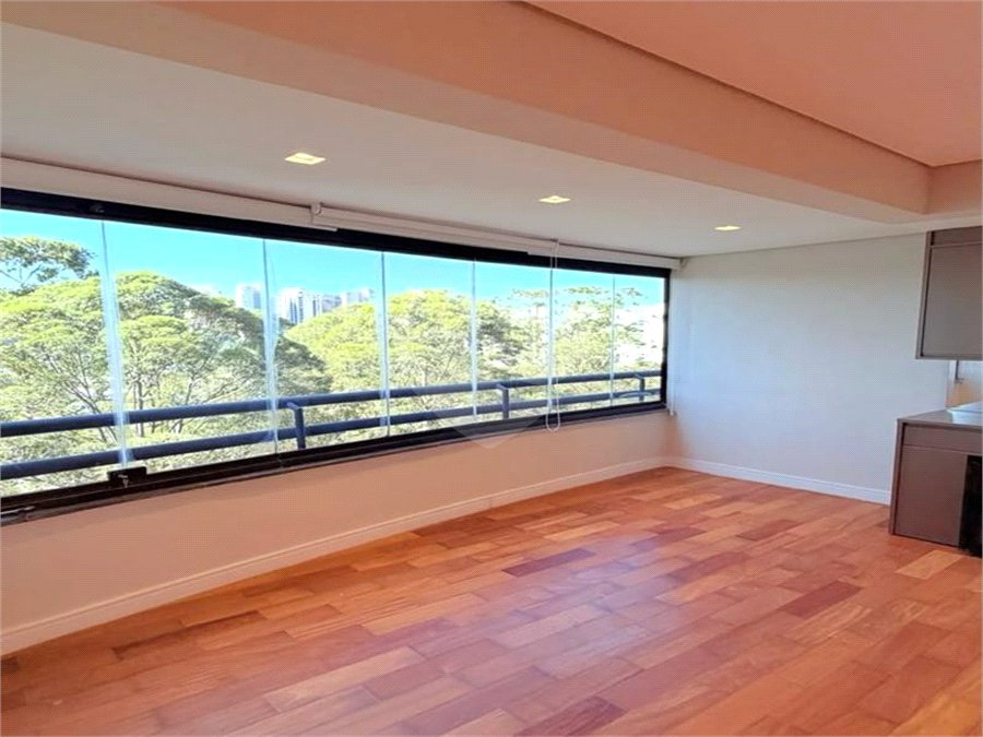 Apartamento para alugar com 2 suítes em Vila Andrade, São Paulo, SP