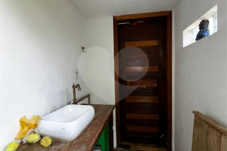 Casa à venda com 3 quartos, sendo 1 suíte, no Centro, Guararema, SP