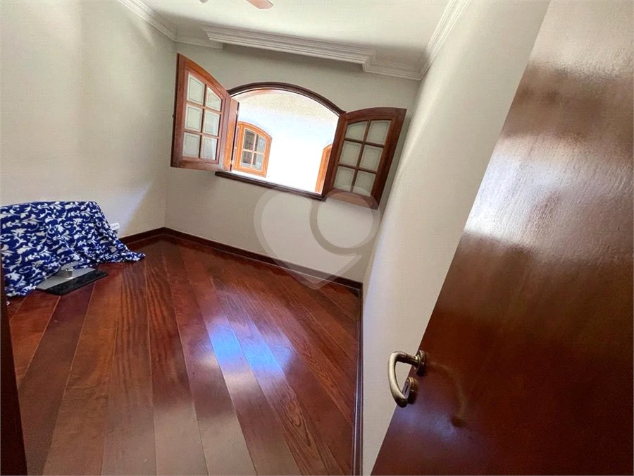 Casa à venda com 6 quartos, sendo 1 suíte, no condomínio Granja Olga I, Sorocaba - SP