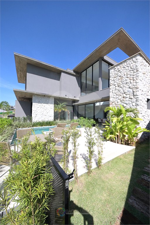 Casa à venda com 4 suítes no condomínio Villa dos Pinheiros, Indaiatuba - SP