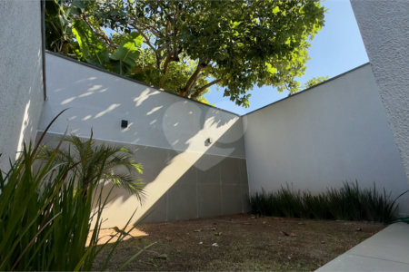 Sobrado à venda com 3 suítes em Jardim do Lago, Atibaia, SP