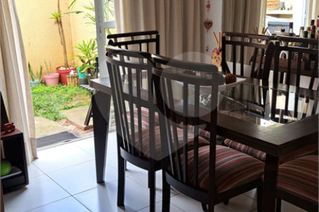 Casa à venda com 3 quartos, sendo 1 suíte,  no condomínio Moradas do Horto, São Paulo - SP