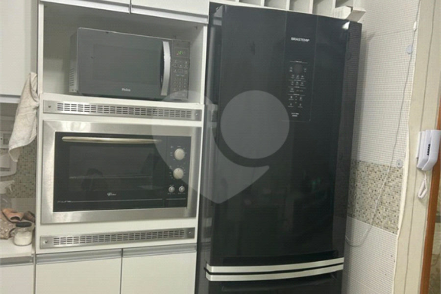 Casa à venda ou para alugar com 3 quartos, sendo 2 suítes,  no condomínio Residencial Erika, São Paulo - SP