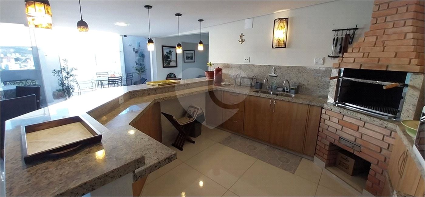 Cobertura à venda com 4 quartos, sendo 2 suítes,  em Vila Embaré, Valinhos, SP