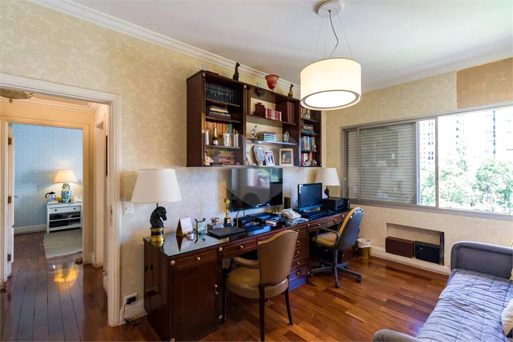 Apartamento à venda com 4 quartos, sendo 2 suítes, em Real Parque, São Paulo, SP