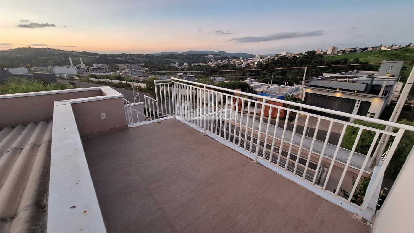 Casa à venda com 3 quartos, sendo 1 suíte, em Residencial Jardins da Catalunha, Atibaia, SP