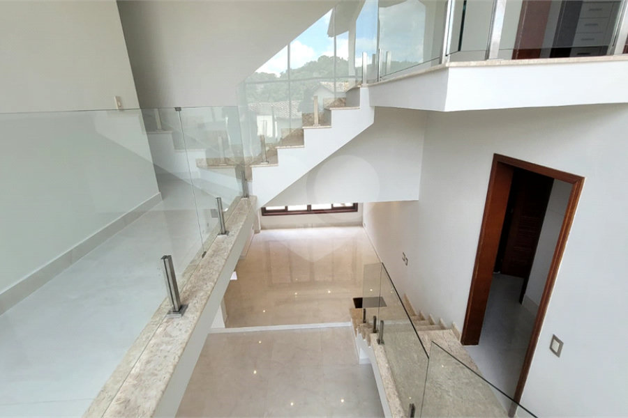 Casa à venda com 5 quartos, sendo 3 suítes, no condomínio Alpes da Cantareira, Mairiporã - SP