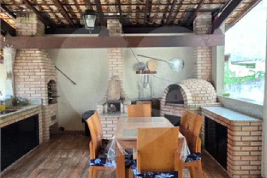 Sobrado à venda com 5 quartos, sendo 3 suítes, em Roseira, Mairiporã, SP