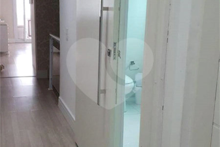 Sobrado à venda com 3 quartos, sendo 1 suíte,  em Vila Varela, Poá, SP
