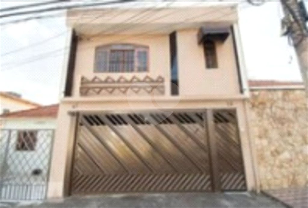 Casa à venda com 250 m², 6 quartos, sendo 1 suíte, 5 banheiros, 2 vagas, próxima à estação de metrô Vila Matilde,