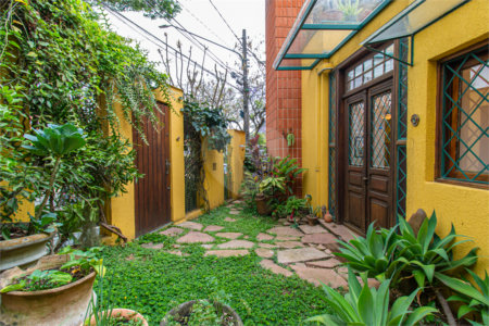 Casa à venda com 3 quartos, sendo 1 suíte,  no condomínio Jardim Hipico, São Paulo - SP