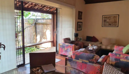 Casa à venda com 3 quartos, sendo 1 suíte, no Centro, São Roque, SP