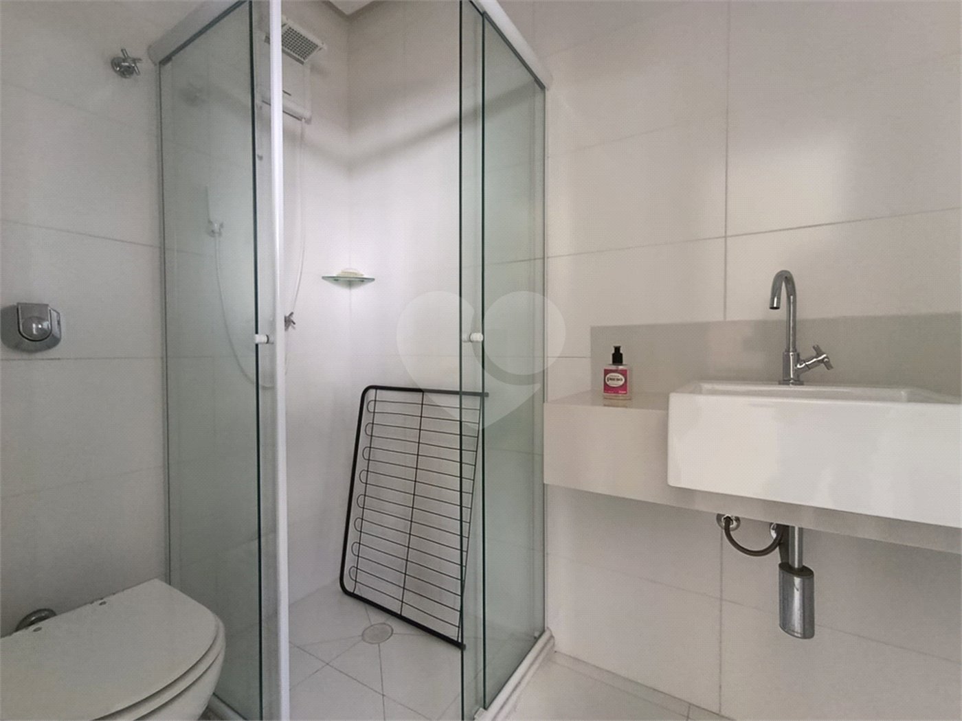Apartamento para alugar com 3 suítes em Jardim Virgínia, Guarujá, SP