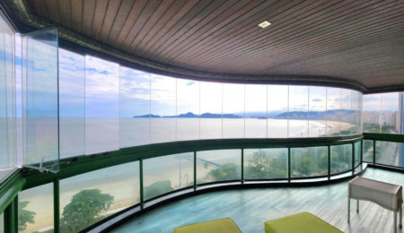 Apartamento Alto Padrão Frente Mar com 4 Dormitórios, 3 Suítes e 3 Vagas na Orla de Santos