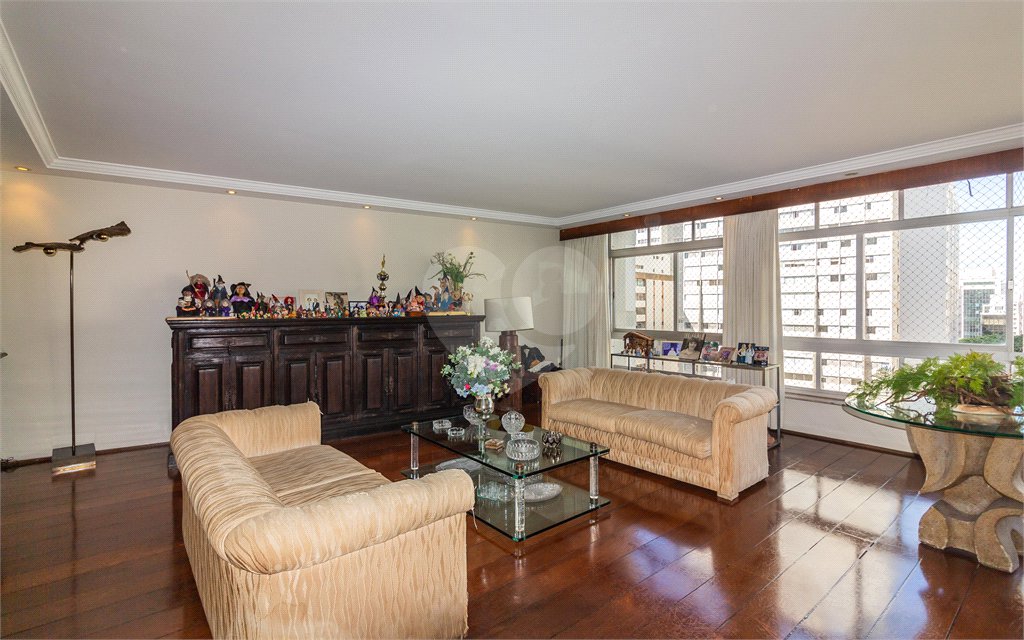 Apartamento à venda com 3 quartos, sendo 1 suíte,  em Santa Cecília, São Paulo, SP