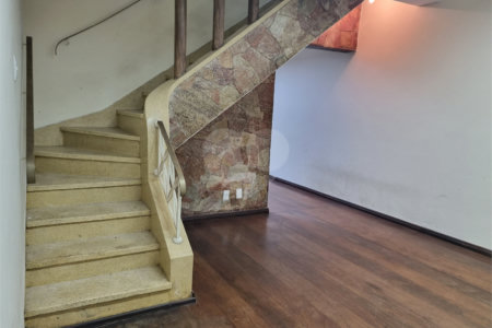 Sobrado à venda com 3 quartos em Moema, São Paulo, SP