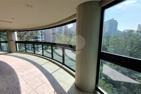 Apartamento para alugar com 6 quartos, sendo 4 suítes,  em Panamby, São Paulo, SP