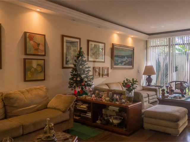 Casa à venda com 3 quartos, sendo 2 suítes,  em Granja Julieta, São Paulo, SP