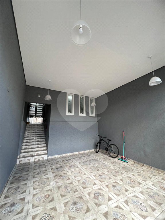 Sobrado à venda com 4 quartos, sendo 2 suítes,  em Jardim Marisa, São Paulo, SP