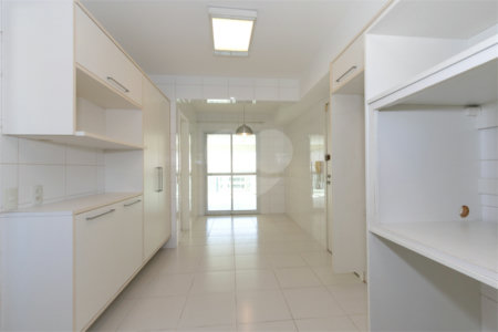 Apartamento à venda com 3 quartos, sendo 1 suíte,  em Vila Uberabinha, São Paulo, SP