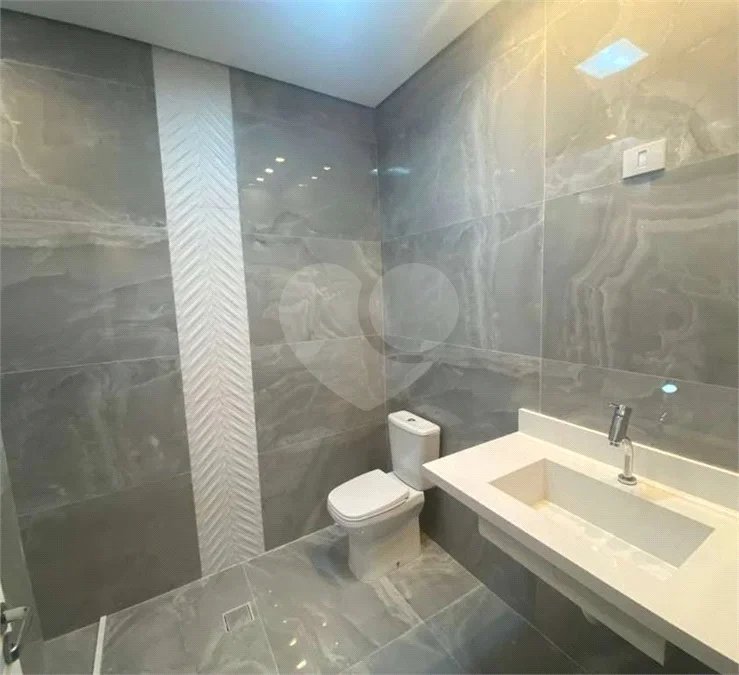 Casa à venda no bairro Dos Casa, em São Bernardo do Campo, com 280 m², 4 dormitórios, 3 suítes, 4 vagas, hidromassagem e fácil acesso às principais rodovias.