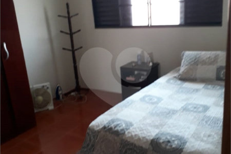 Sobrado à venda com 3 quartos em Jardim Bicão, São Carlos, SP