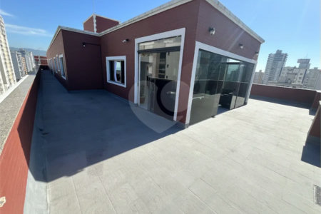 Cobertura de 300 m² com vista panorâmica para o mar
