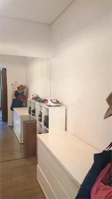 Casa à venda com 3 suítes no condomínio Vale da Santa Fé, Vinhedo - SP