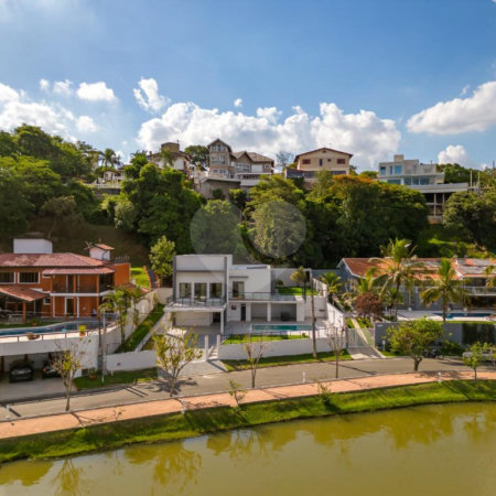 Casa à venda com 4 quartos, sendo 3 suítes, no condomínio Estância Marambaia, Vinhedo - SP