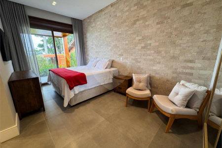 Casa à venda com 6 suítes no condomínio Vila Pinhal, Itirapina - SP