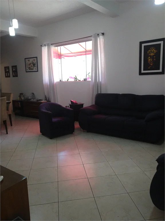 Casa à venda com 4 quartos, sendo 1 suíte, em Vila Pirajussara, São Paulo, SP