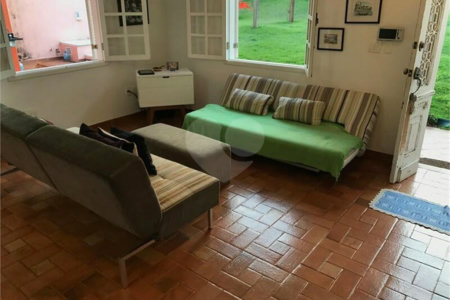 Casa de Vila à venda com 3 quartos, sendo 1 suíte,  em Cidade São Francisco, São Paulo, SP