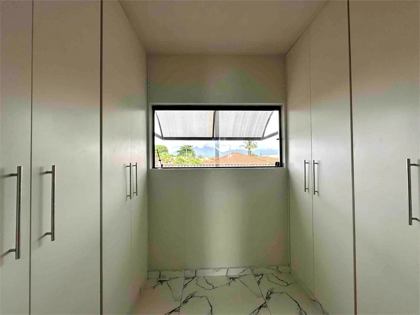 Sobrado à venda com 5 quartos, sendo 3 suítes, em Cidade Nova Peruíbe, Peruíbe, SP