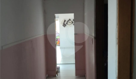 Sobrado à venda com 4 quartos, sendo 1 suíte, em Parque Hortência, Bom Jesus dos Perdões, SP