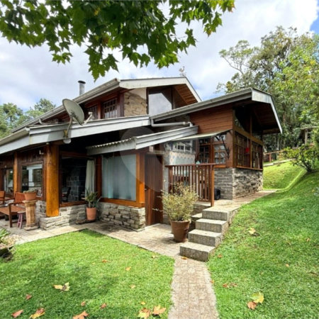 Casa à venda com 4 suítes em Vila Natal, Campos do Jordão, SP
